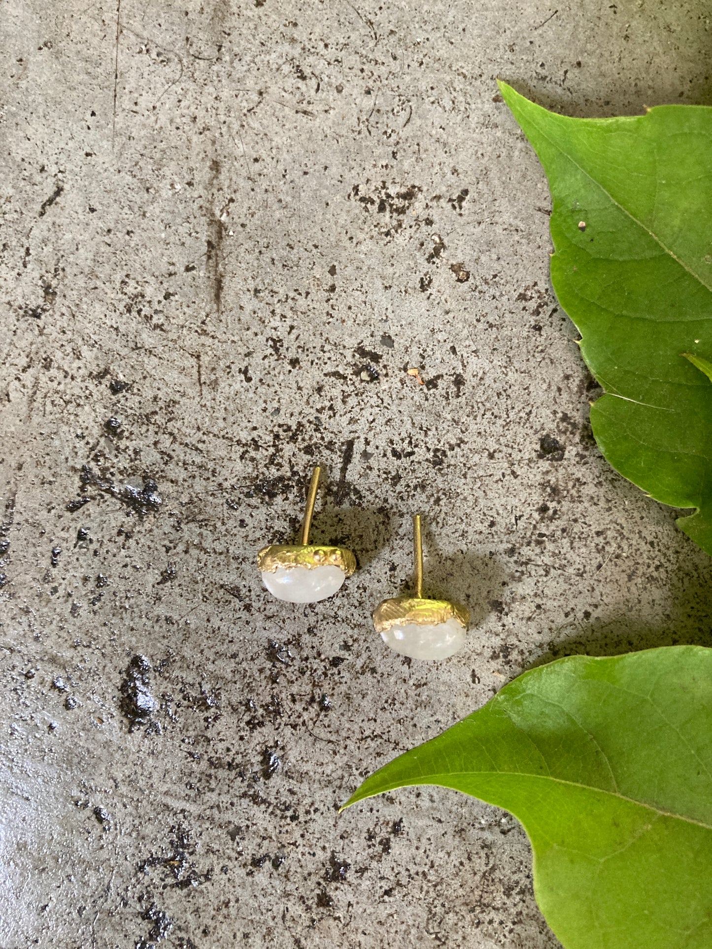 SMALL MOONSTONE EARRINGS