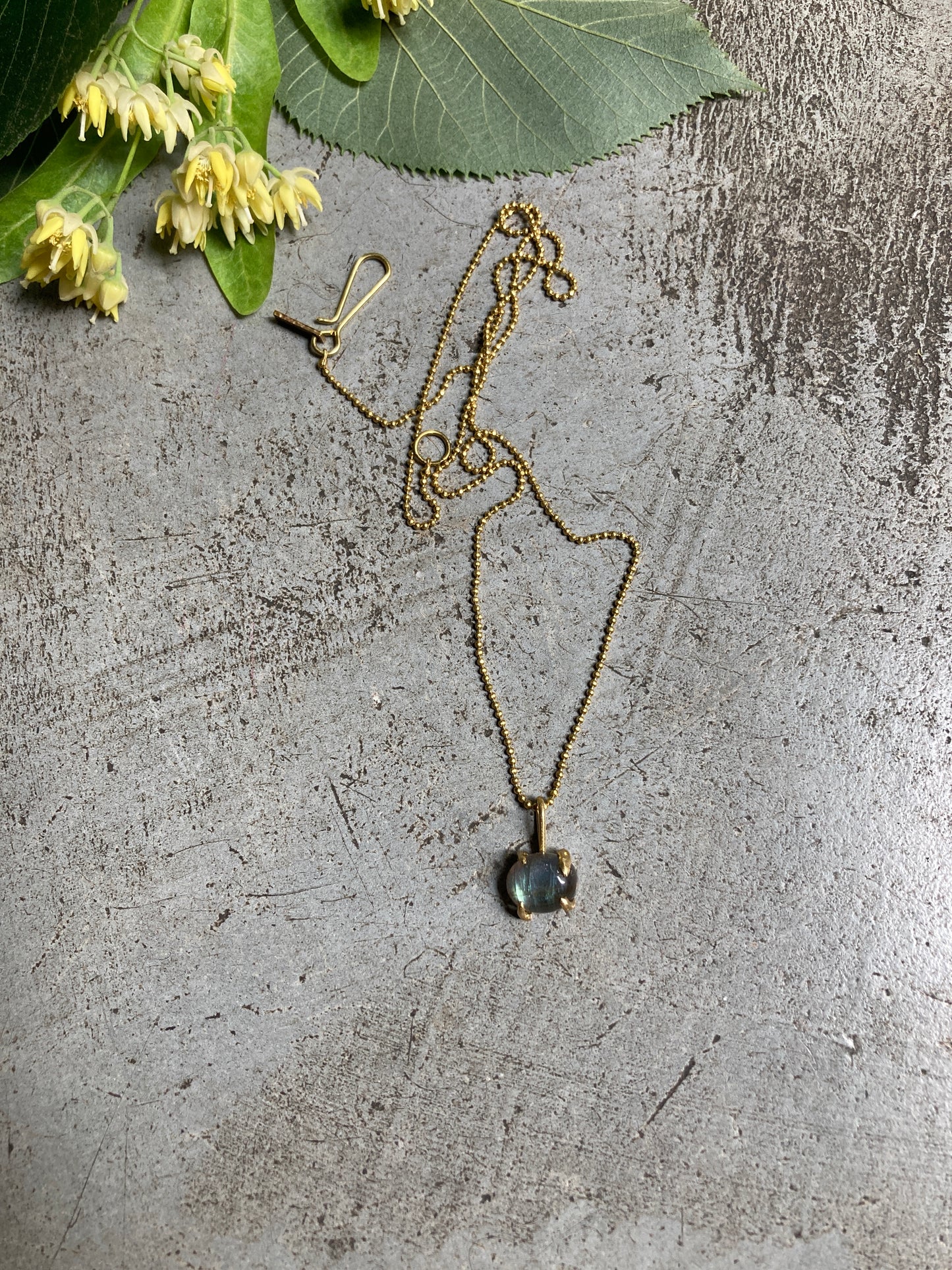 LABRADORITE MINIMAL NECKLACE