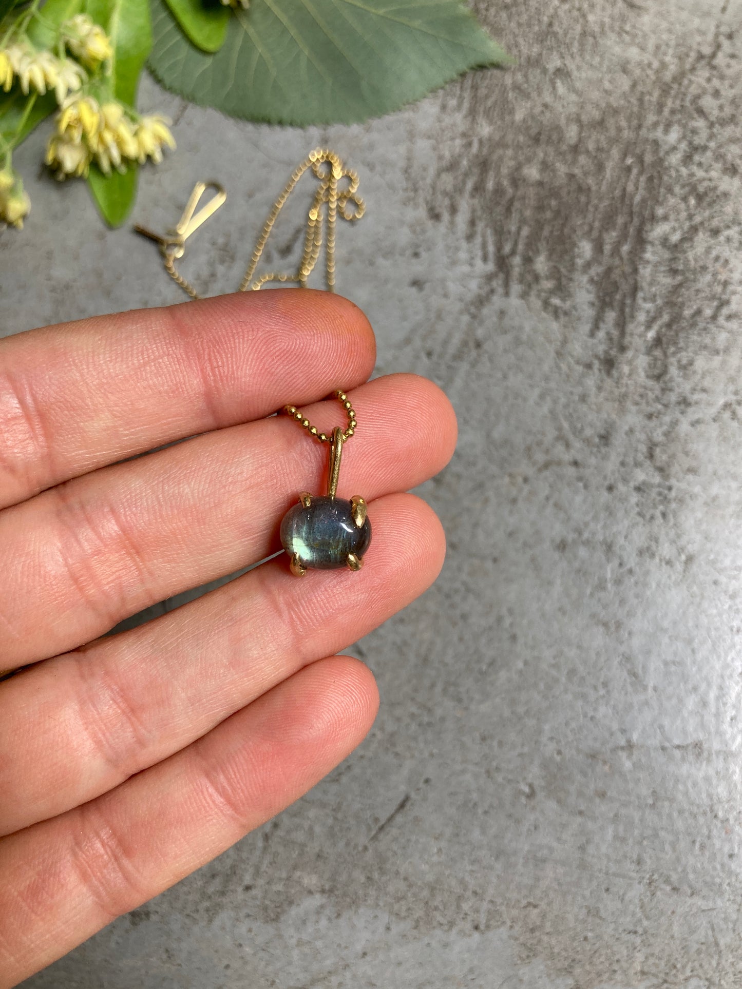 LABRADORITE MINIMAL NECKLACE