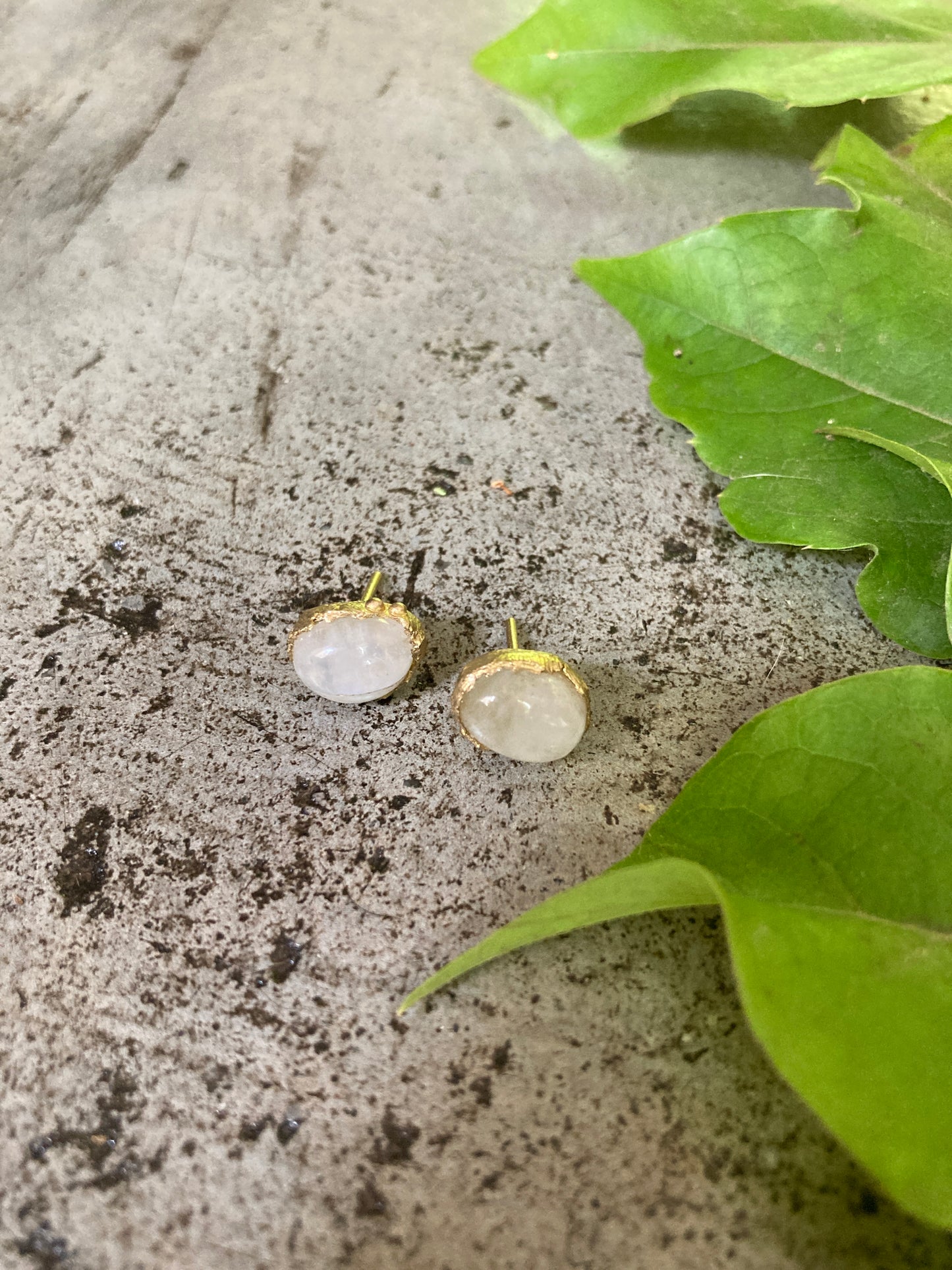 SMALL MOONSTONE EARRINGS