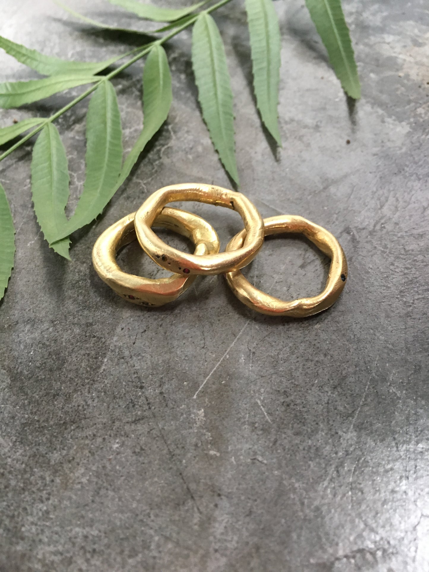 RUSTIC BRASS RING WITH MINI CRYSTALS