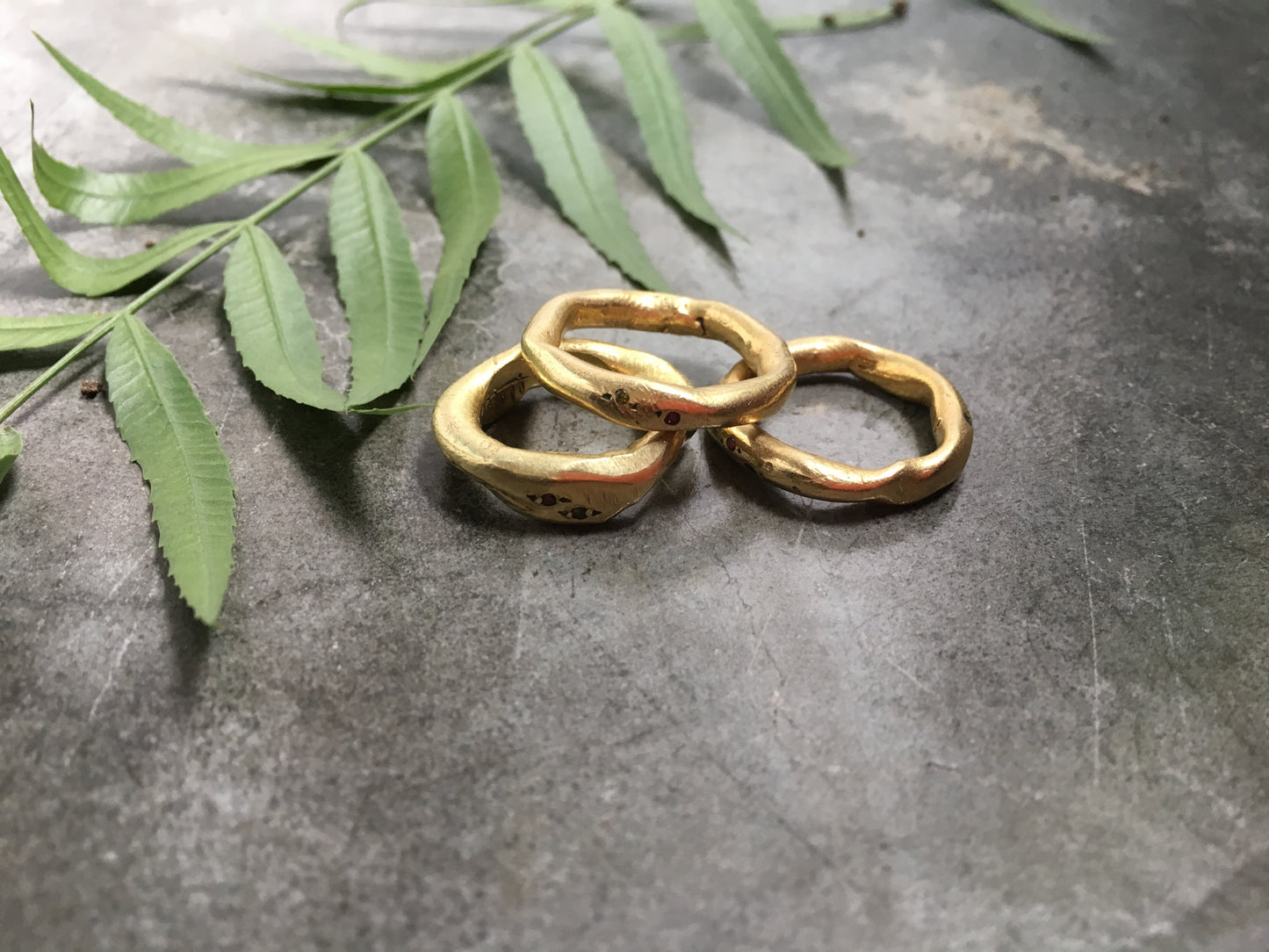 RUSTIC BRASS RING WITH MINI CRYSTALS