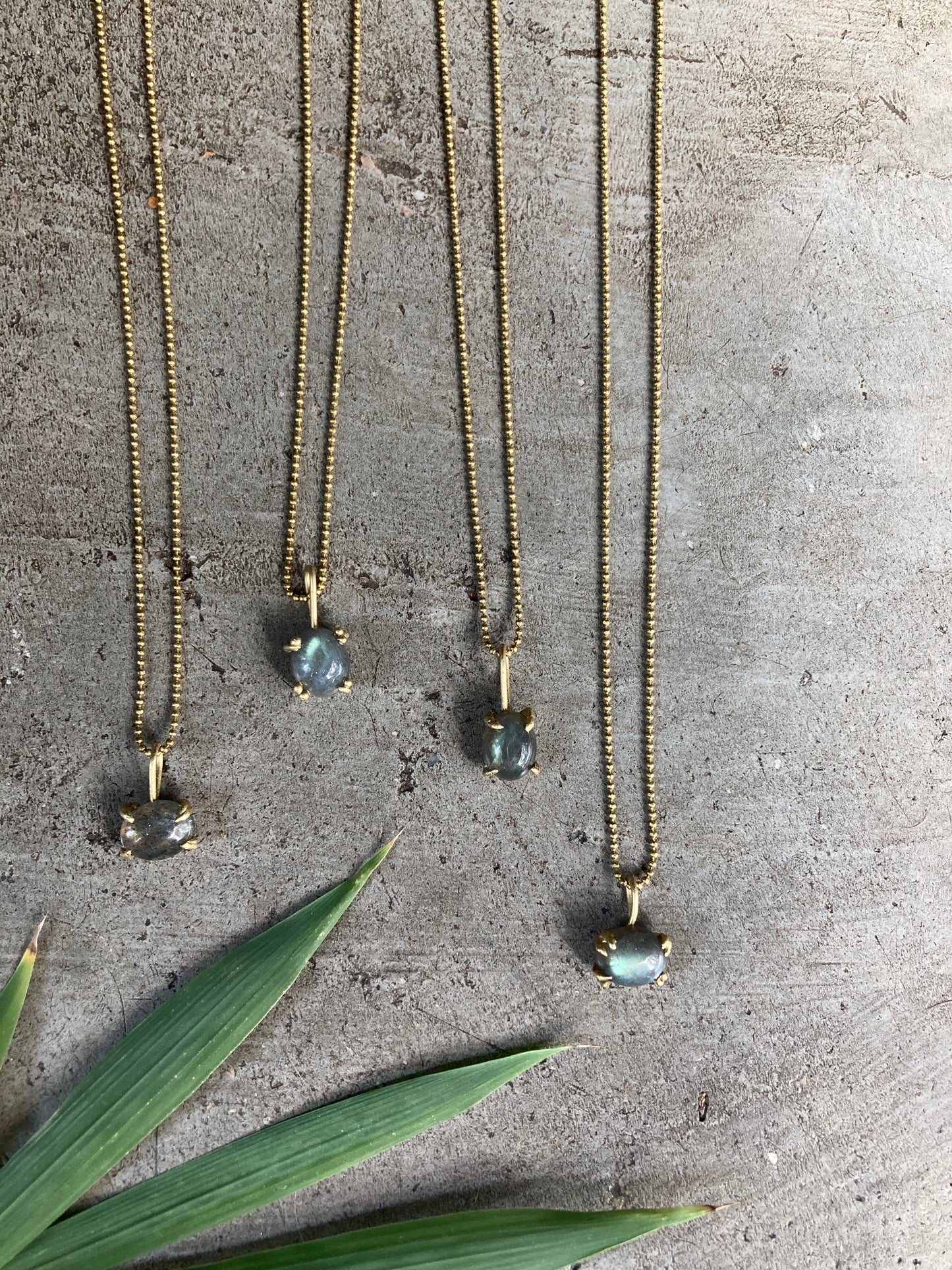 LABRADORITE MINIMAL NECKLACE