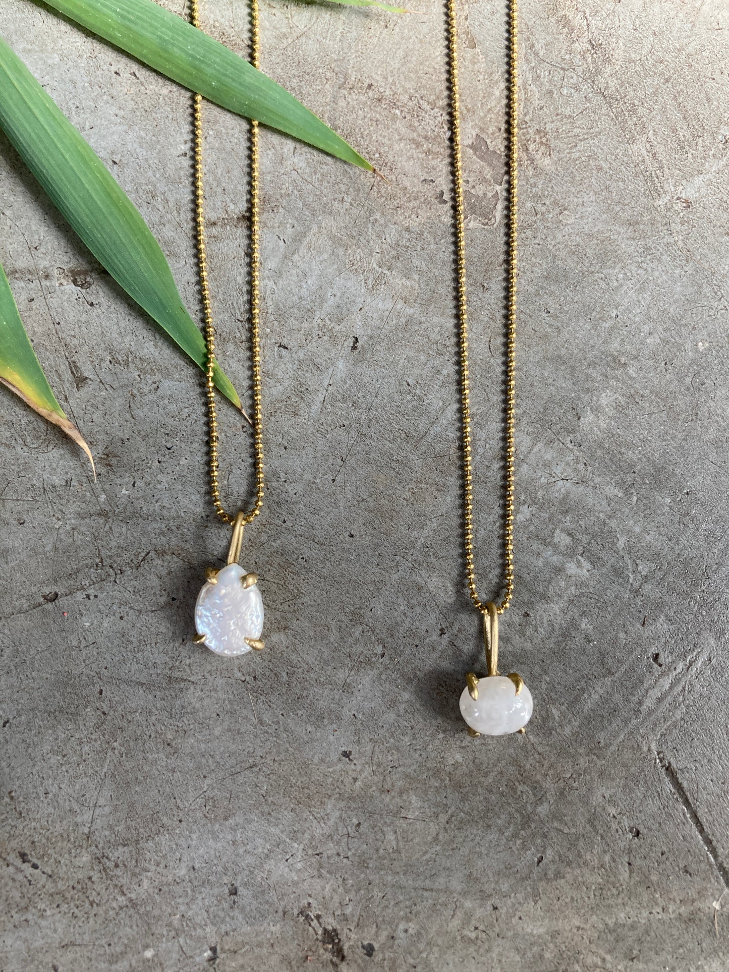 REAL TEARDROP PEARL MINIMAL PENDANT.