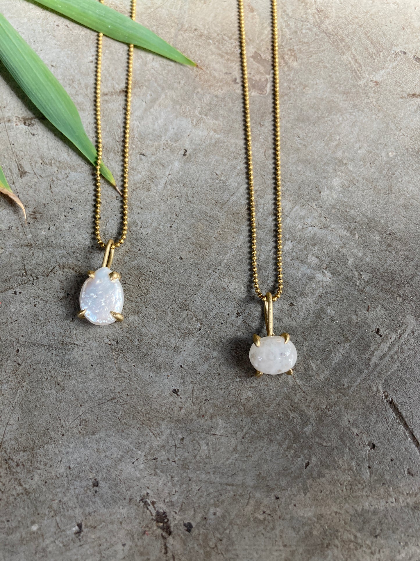 REAL TEARDROP PEARL MINIMAL PENDANT.