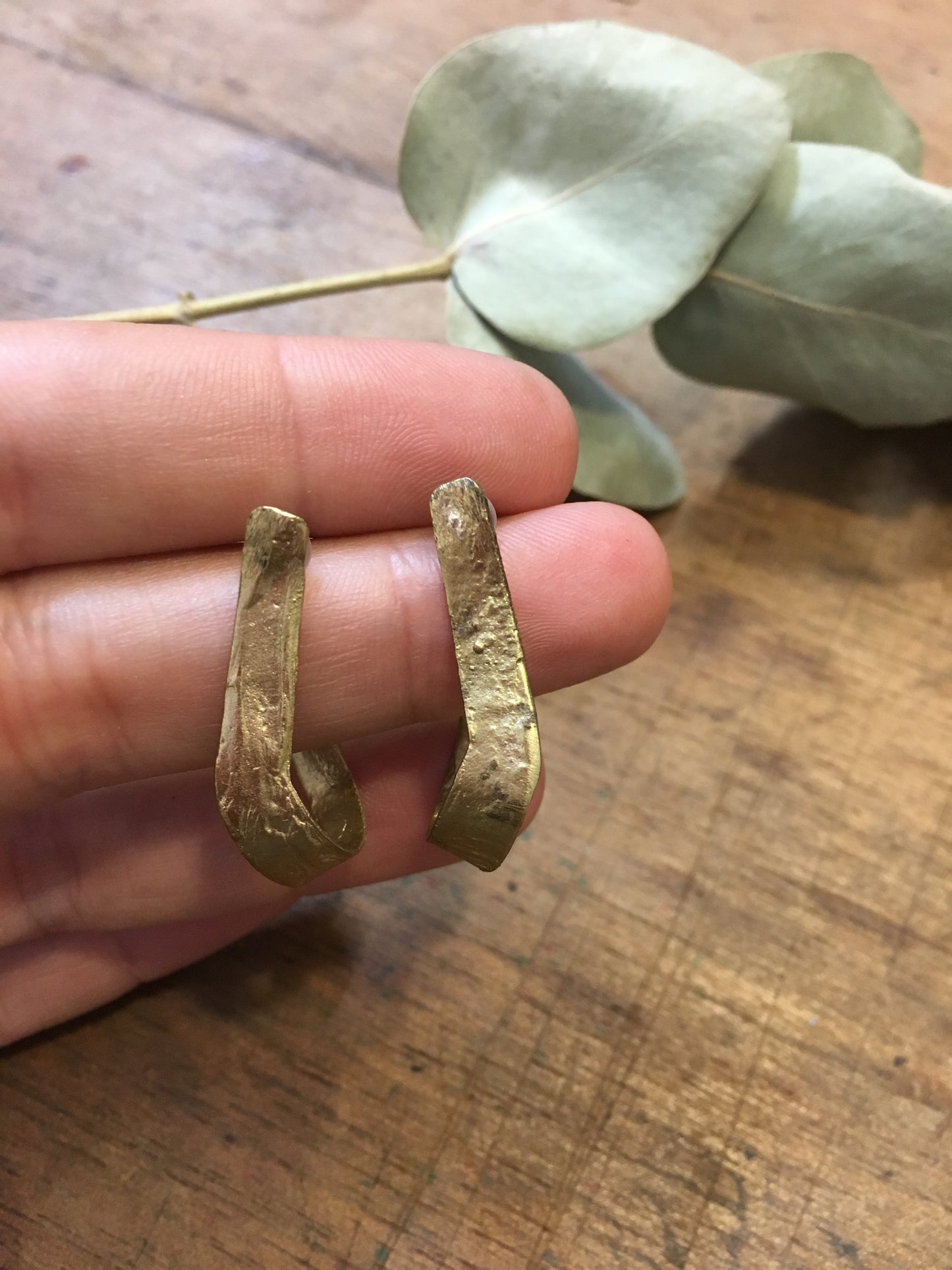 GOLDEN RUSTIC LITTLE HOP EARRINGS