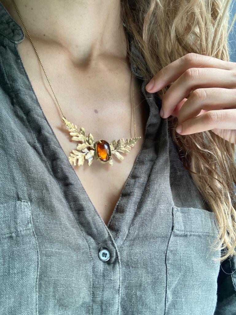 BOTANICAL NECKLACE WITH REAL AMBER