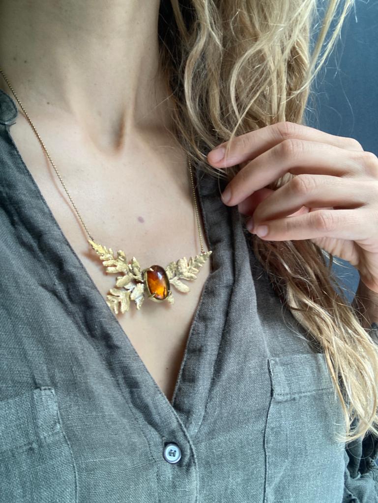 BOTANICAL NECKLACE WITH REAL AMBER