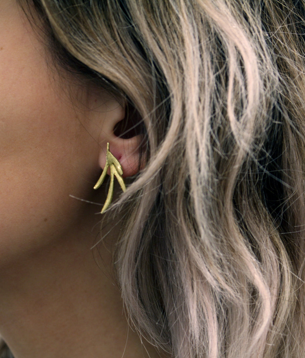 EVA LITTLE LEAF POST EARRINGS