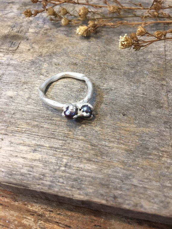 BLACK PEARL AND SILVER RING