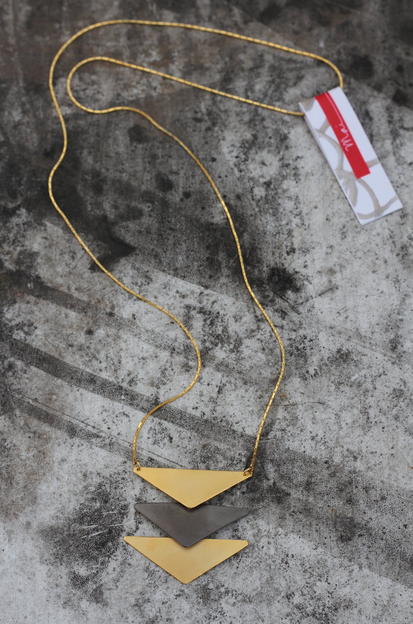 TRIANGLES NECKLACE